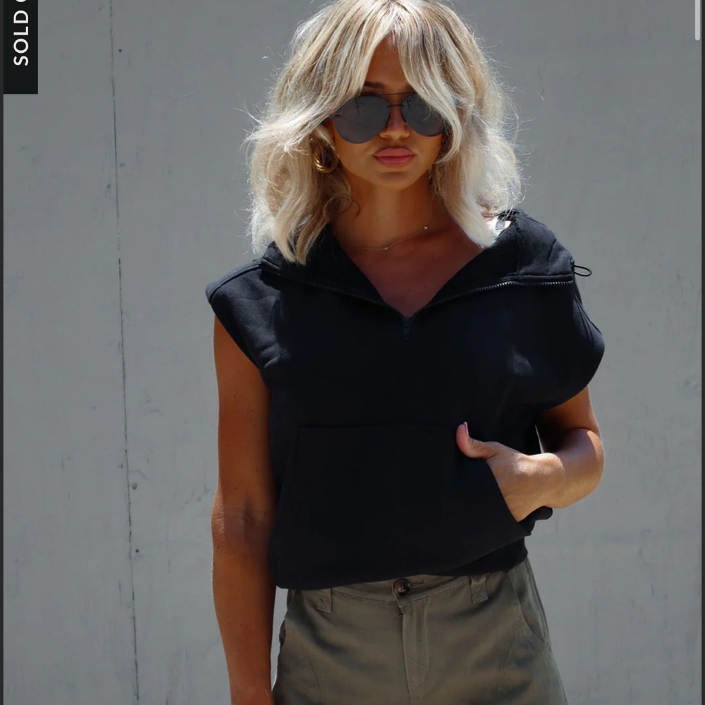 Vici Black Sleeveless Hoodie